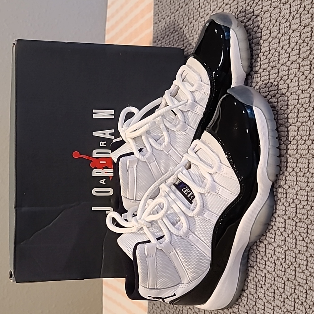 Air Jordan 11 Retro GS Youth 6.5 "Concord" ***USED***